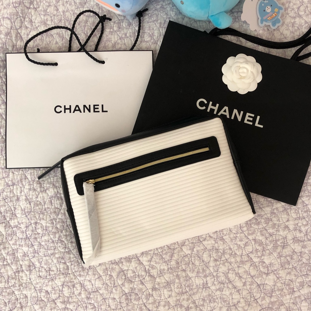 Authentic Este Lauder Beauty BagBrand New